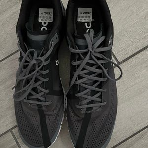 NWT mens Oncloud cloud flow tennis shoes black/asphalt